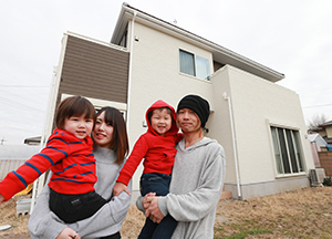 折り上げ天井、収納工夫などアイデア満載のオール電化住宅