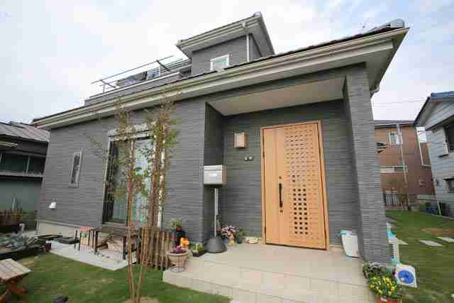 池や囲炉裏などこだわりが詰まった注文住宅。